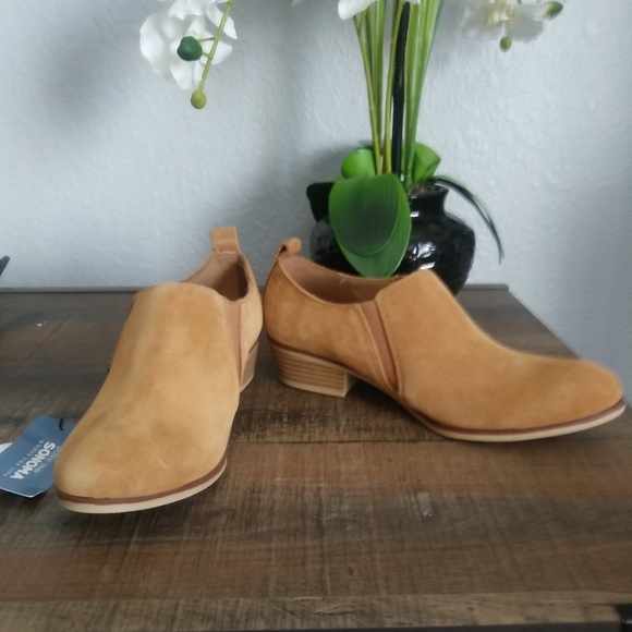 Shoes - Sonoma size 7.5